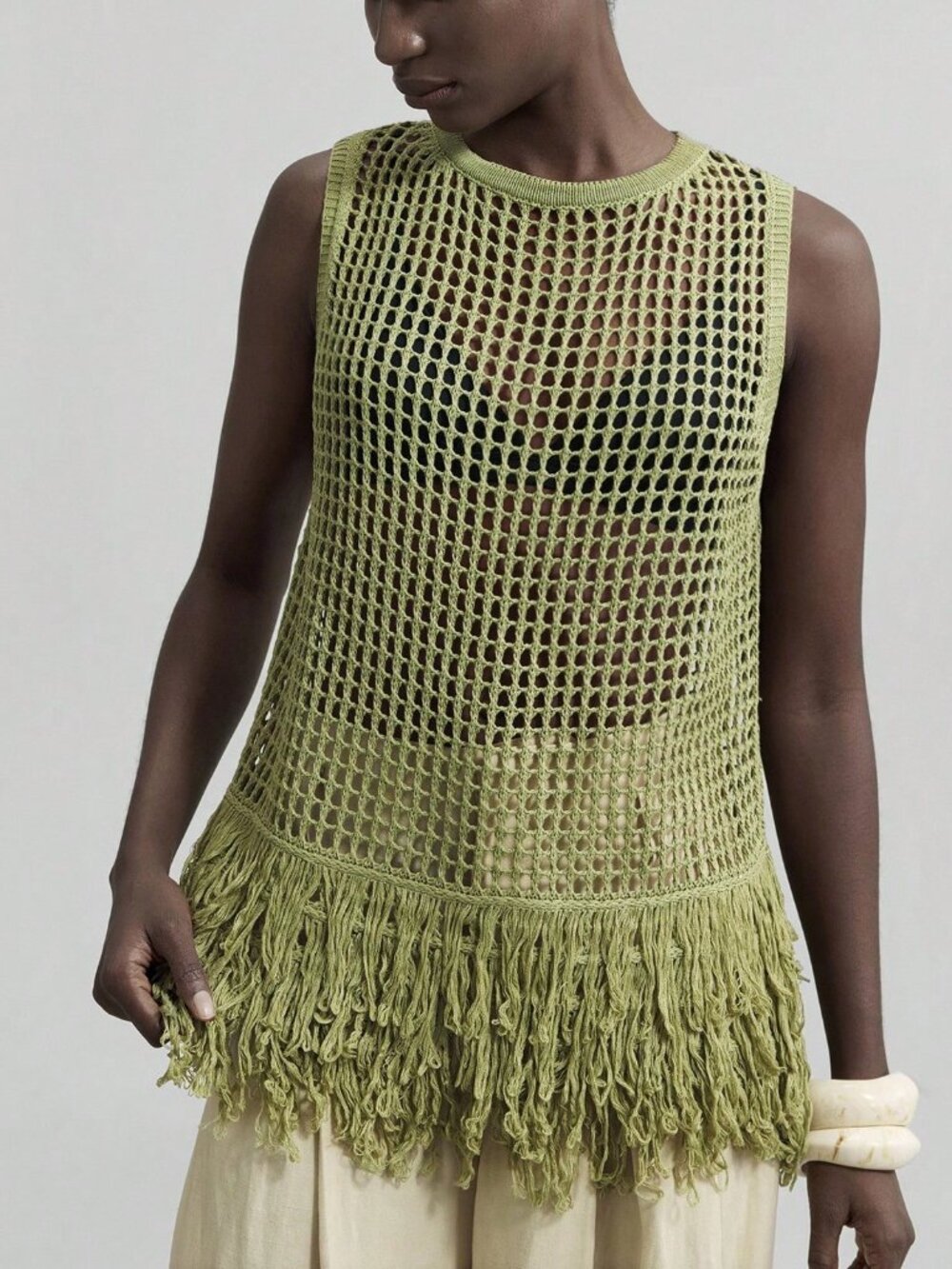 Green Boho Women's Sleeveless Knit Vest, Fringe Hem V‑Neck Pullover - Picture 3 of 6